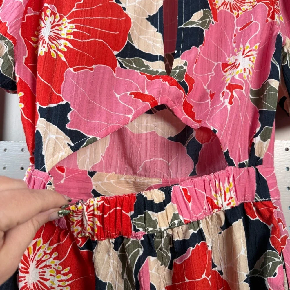 Ann Taylor Loft Romper‎ Women's Size XXS Pink Floral Short Sleeves Round Neck